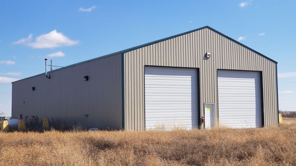 RJ Corman-5,000 SQ FT Shop On 10 Acres With Office Trailer : 6011 138th Ave NW, Williston, ND 58801
